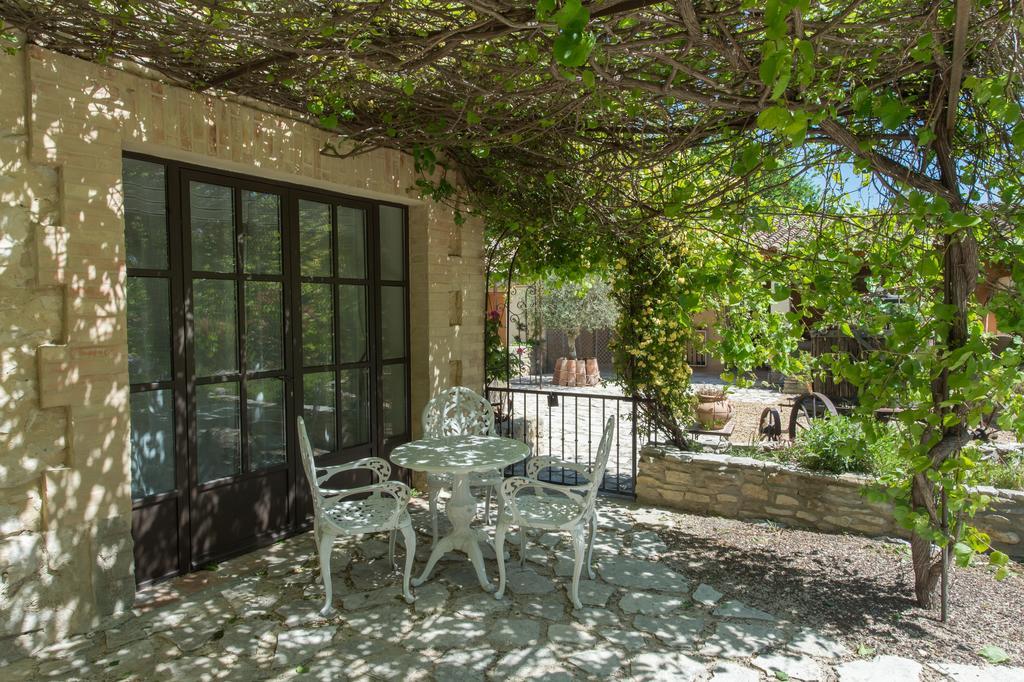 Gite Des Carmes And Spa Le Thor Dış mekan fotoğraf